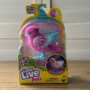 Little Live Pets Lil Bird Single Pack Talking Light Up Interactive Talk Back Pet